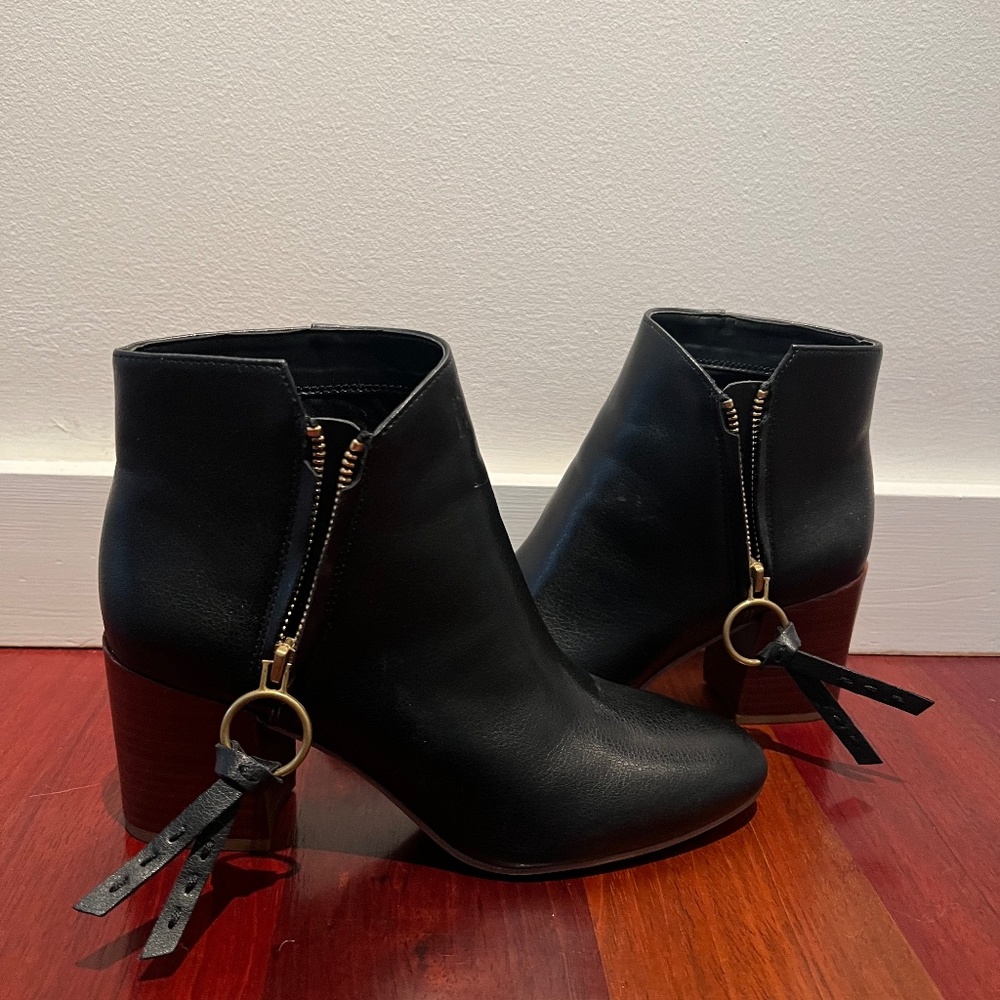 Franco Sarto Callahan Ankle Boot - Size 7.5